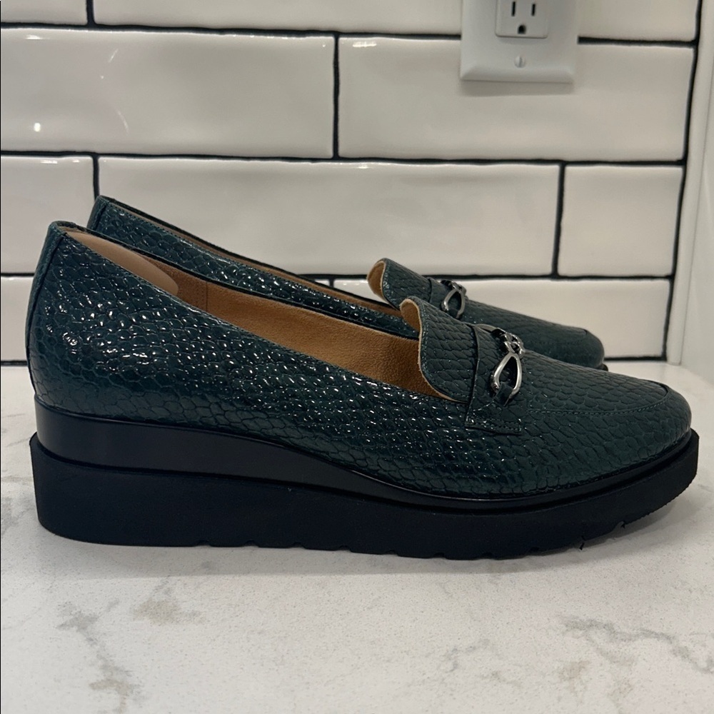 Naturalizer September Loafers with Chain Accent Crocodile Embossed Green 10 - Picture 3 of 16